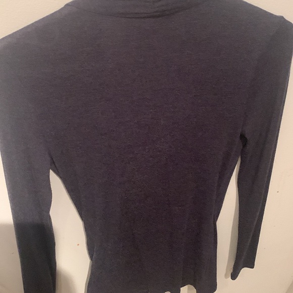 Gorgeous low cut Banana Republic Top SZ XS - Picture 6 of 8